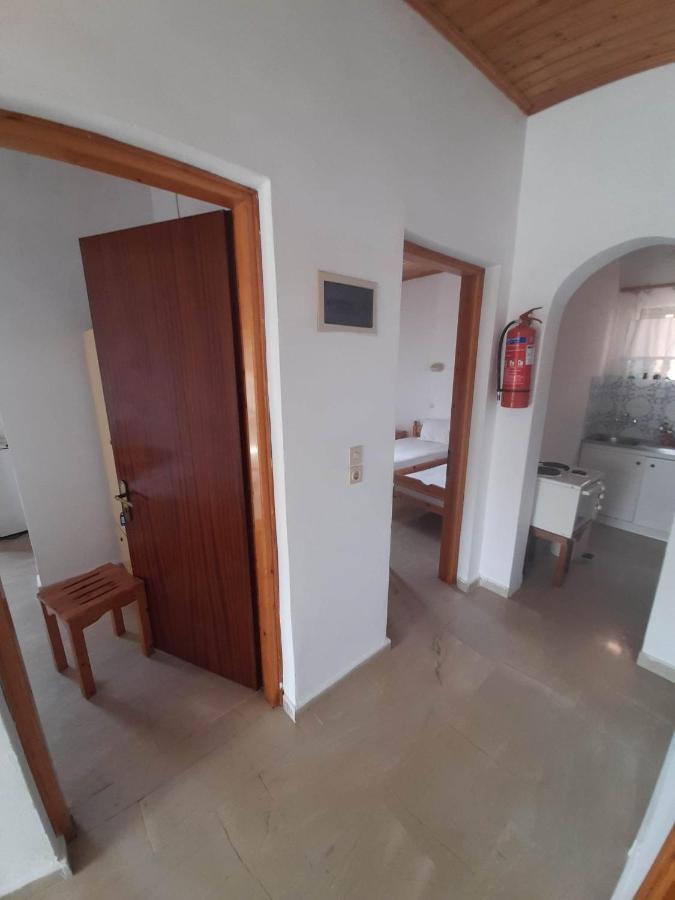 Christina Sunny Rooms Loutsa  Exterior photo